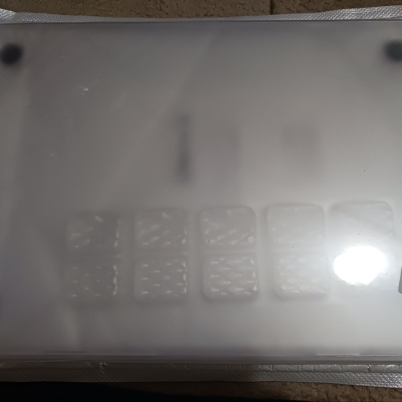 Clear Case for Macbook 16.2 Pro Brand New Still in Package - Picture 2 of 2
